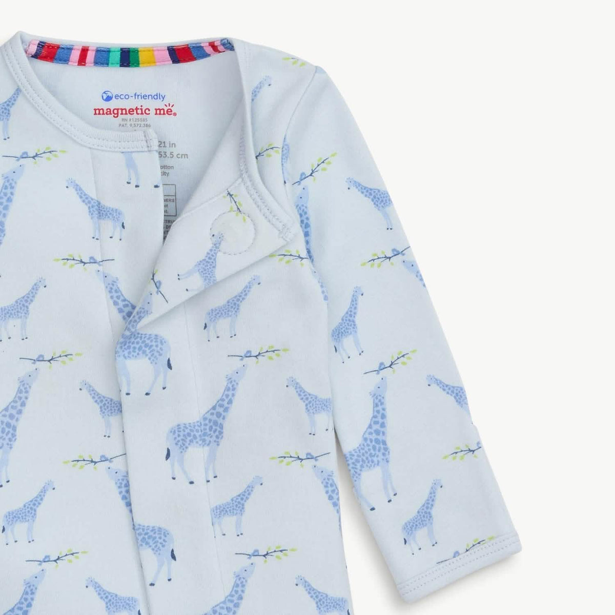 Close-up of Blue Jolie Giraffe print and magnetic closure.